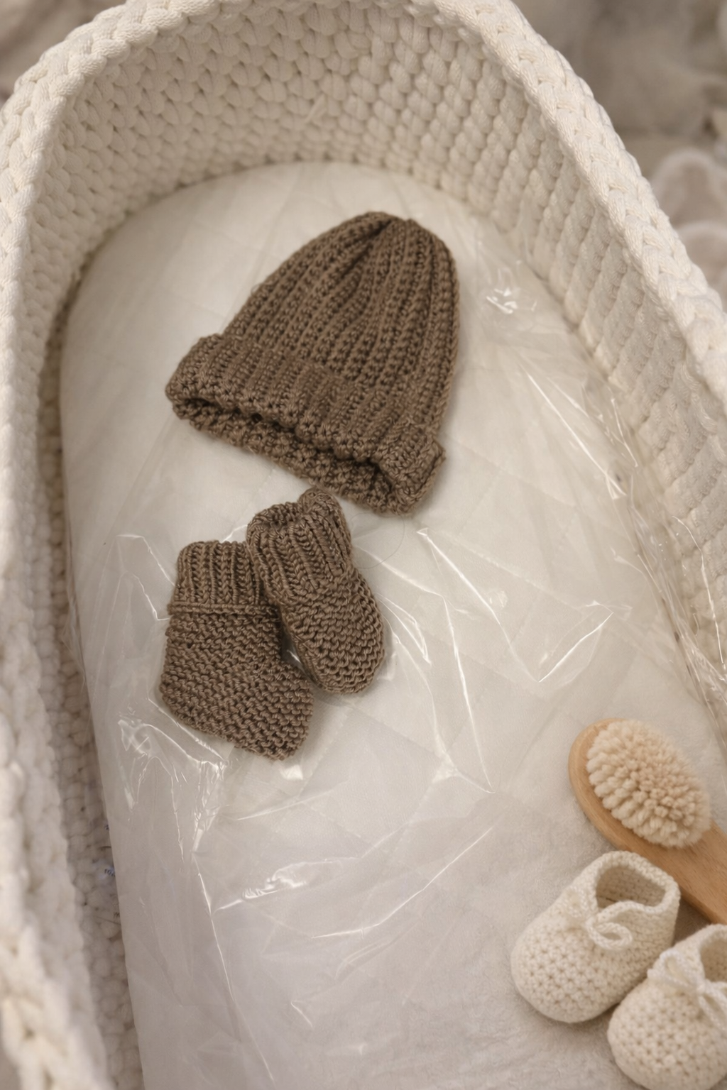 Hand Knitted Hat & Booties (Newborn)