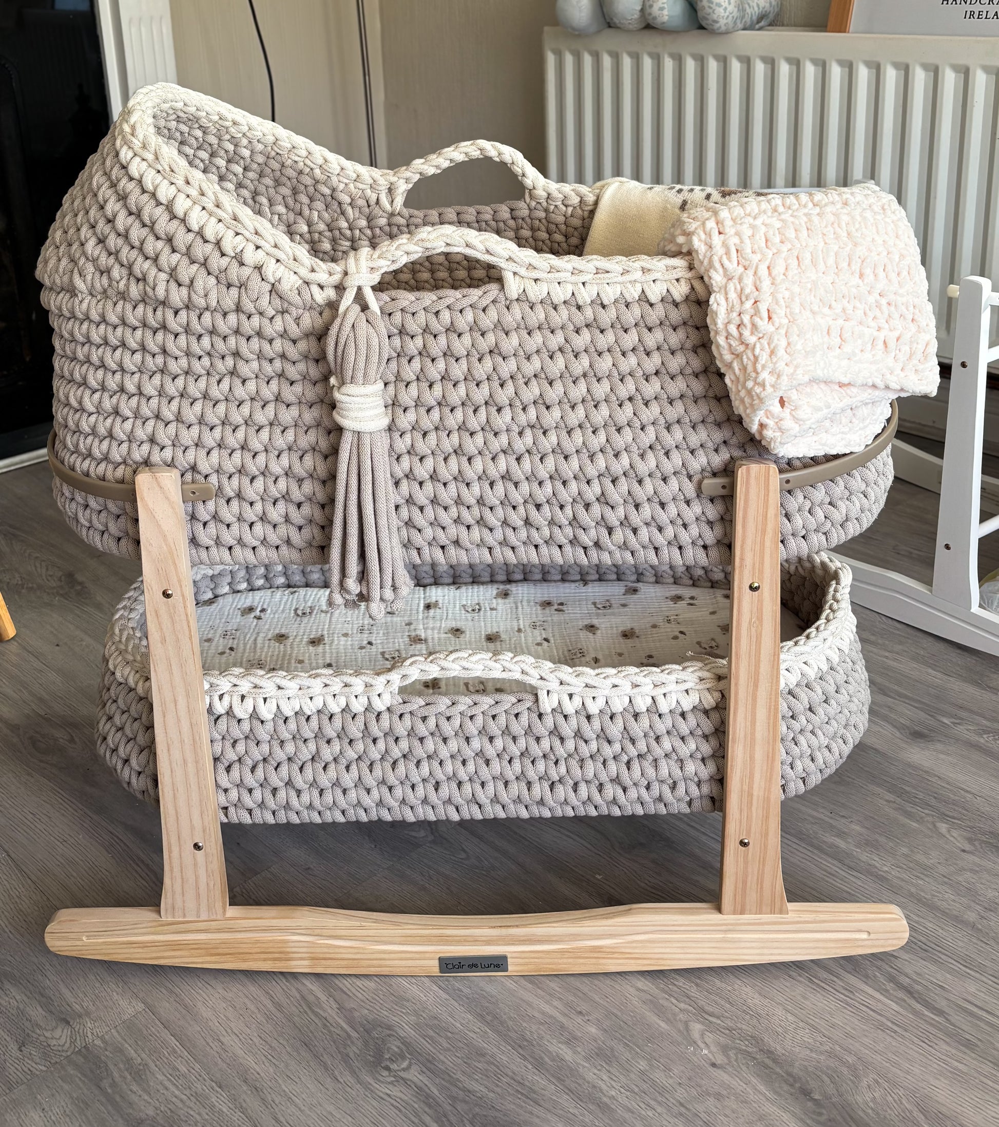 Hooded Moses Basket and Changing Pod 